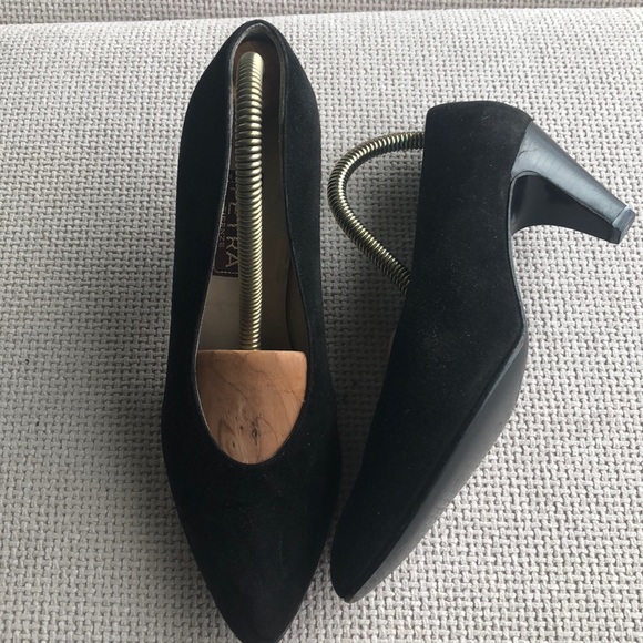 Petra Firenze mid heel blk suede pump SZ 6.5 new. Excellent condition! - Picture 1 of 3